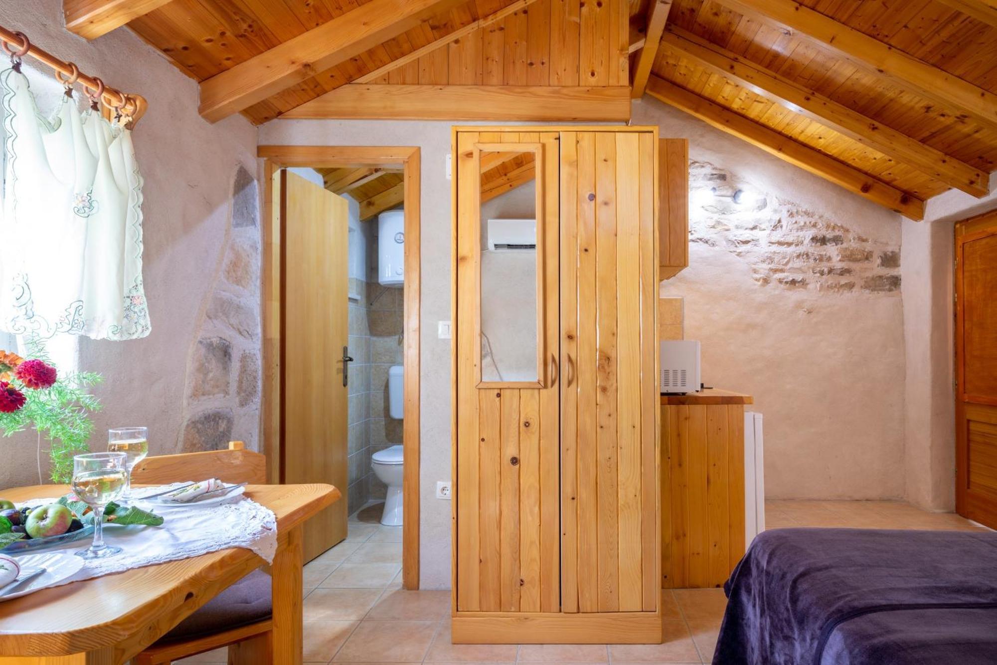 Stone House Harmony Apartment Zrnovo Стая снимка