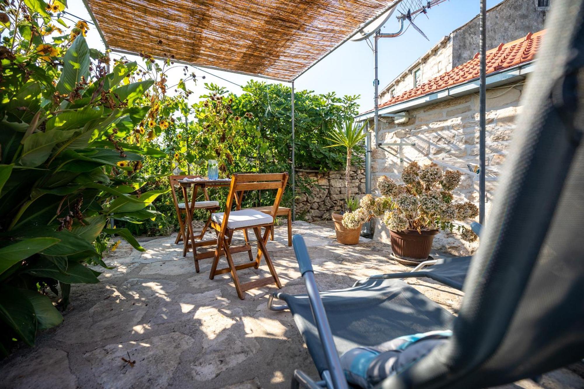 Stone House Harmony Apartment Zrnovo Стая снимка
